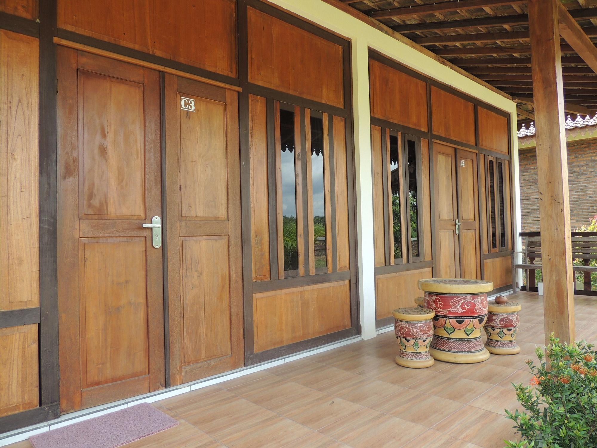 Balkondes Karanganyar Pottery Academy Hotel Magelang Exterior photo